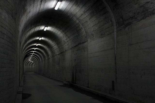 osvětlení v tunelu